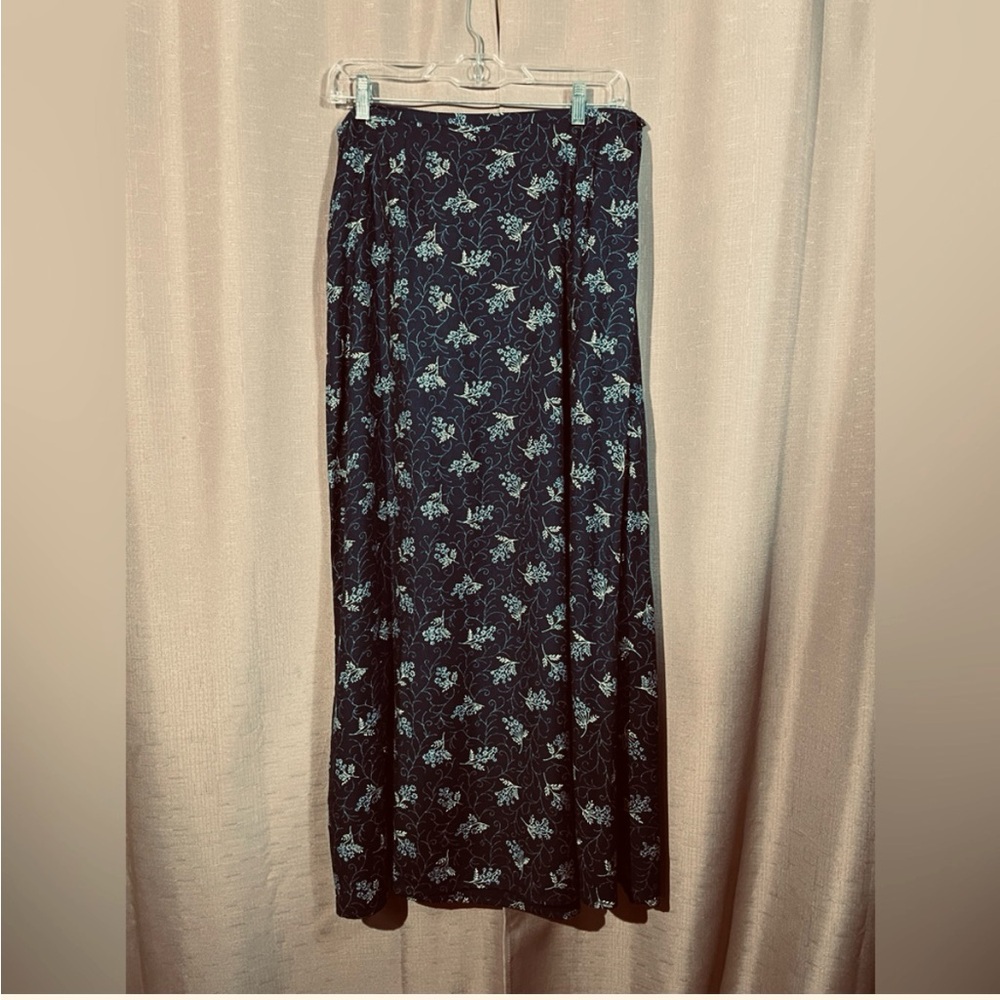 HONORS Women's Large A-Line Floral Skirt in Navy GUC